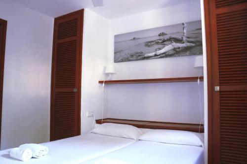 Apartamentos Club Cala Azul Sant Carles de Peralta Exterior photo