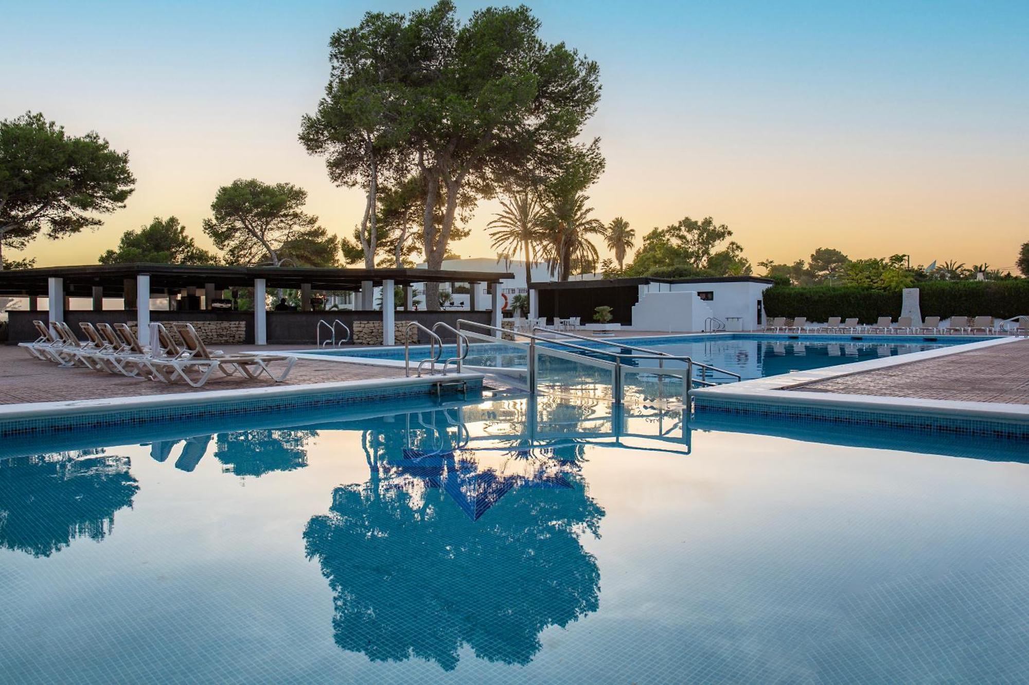 Apartamentos Club Cala Azul Sant Carles de Peralta Exterior photo